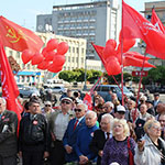 В Житомире 1 мая на демонстрации жаловались на дорогие лекарства и призывали голосовать за миллионера. ВИДЕО