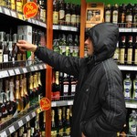 18-летний житомирянин украл в супермаркете 5 бутылок виски и ликер на 1,5 тысячи