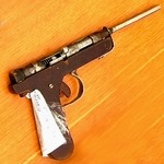 Необычный самодельный пистолет достался парню в наследство от деда