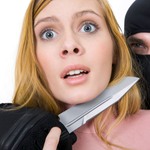 Мужчина в черных очках и с ножом ограбил кредитный союз в центре Житомира