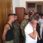 В Житомире Правый сектор и самооборона охраняют кабинет Кизина от активистов. ФОТО