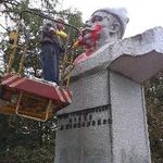 В Житомире вандалы снова облили краской памятник Пархоменко