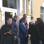 В Житомире потасовка: активистов не пустили на заседание по скандальной стройке АТБ. ФОТО