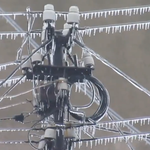 Несколько районов Житомира из-за обледенения проводов остались без электричества