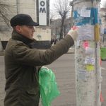 Активисты почистили центр Житомира от объявлений и прочего мусора. ФОТО