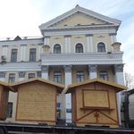 В Житомире начали установку домиков для Рождественской ярмарки. ФОТО