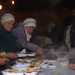 В Житомире для бедных и бездомных горожан устроили ужин. ВИДЕО