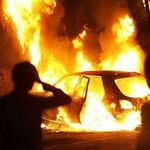 Надзвичайні події: Во дворе одного из жилых домов Житомира едва не сгорел автомобиль