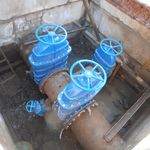 Місто і життя: Под Житомиром заменили 32 метра водопровода диаметром 600 мм
