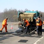 На дорогах Житомирской области начался ямочный ремонт