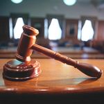 Житомирский суд отпустил под залог попавшегося на взятке следователя милиции