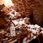 Надзвичайні події: В Коростене «охотника за кирпичами» насмерть придавило рухнувшей стеной здания