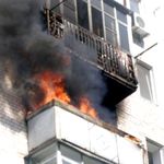 Надзвичайні події: В житомирской девятиэтажке окурок сжег два балкона. ФОТО