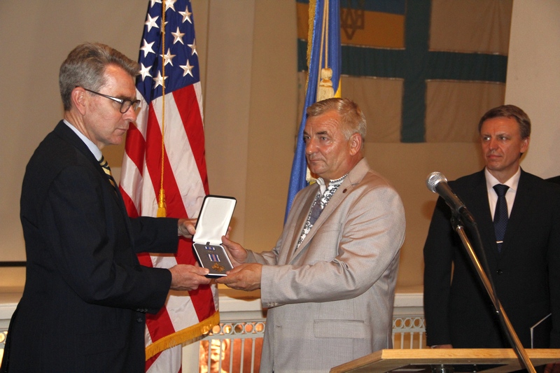 Війна в Україні: Посол США передал награду украинского летчика, который был уроженцем Житомирщины. ФОТО