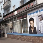 Місто і життя: В Житомире разгорелся конфликт между собственниками парикмахерской «Малятко». ФОТО