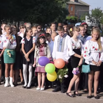 Новини України: Руслан Годований привітав школу у Великих Коровинцях із 20-річчям. ВІДЕО