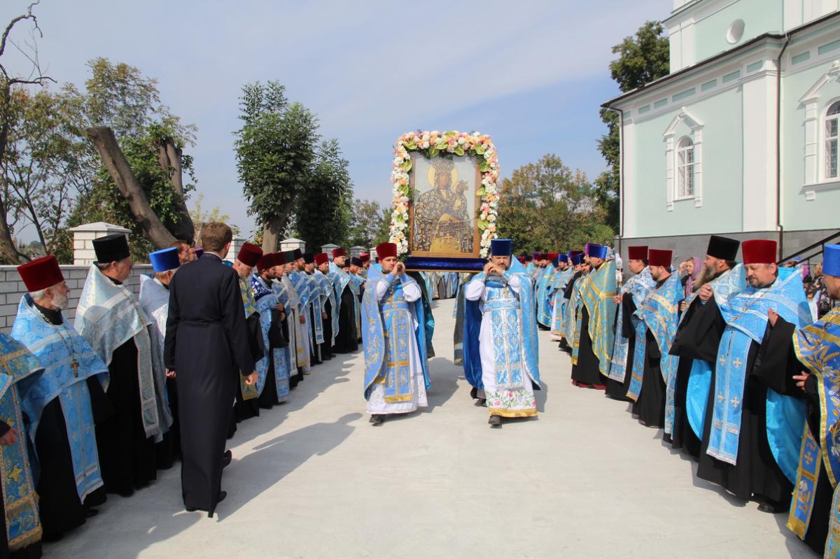 Мистецтво і культура: Тысячи мирян с иконой Богородицы совершили крестный ход в Житомире. ВИДЕО