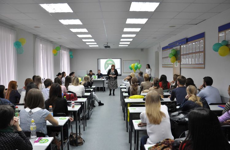 Житомирский «политех» приглашает школьников на кружок по экономике