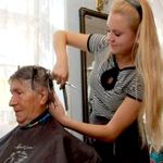 Житомирские пенсионеры могут бесплатно помыться и подстричься