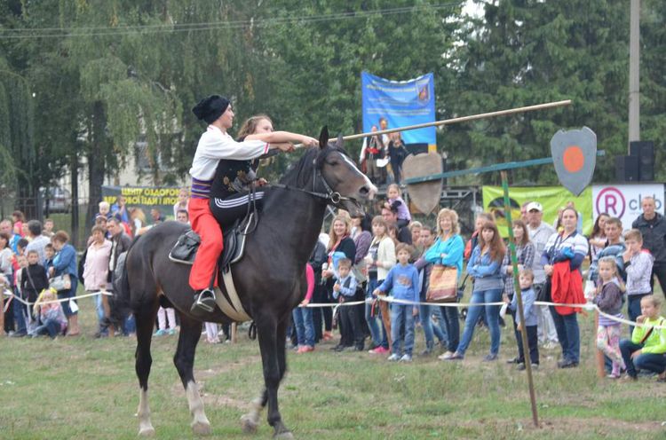 Люди і Суспільство: Несколько сотен житомирян стали участниками фестиваля «Праздник украинского коня». ФОТО