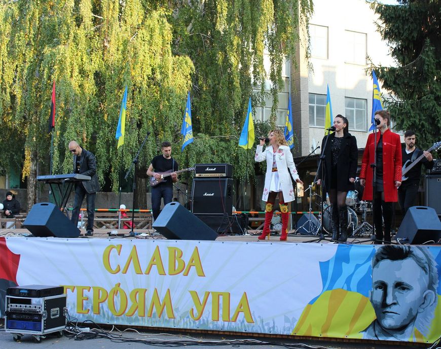 Мистецтво і культура: По случаю 73-й годовщины УПА в центре Житомира состоялся концерт