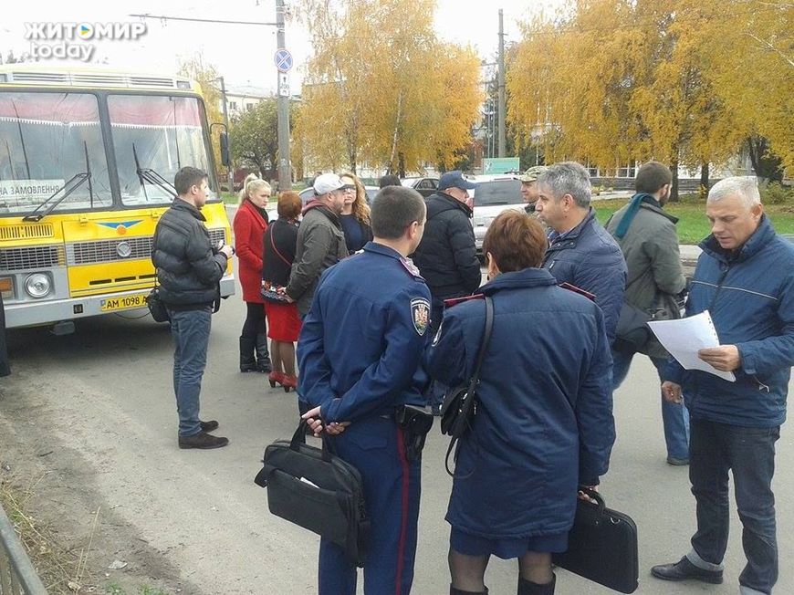 Надзвичайні події: Выборы 2015: в Житомире задержан автобус с проплаченными избирателями. ФОТО