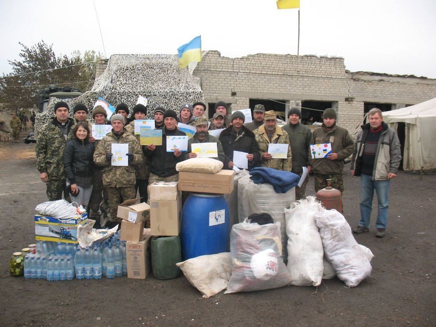 Люди і Суспільство: Волонтеры из Житомирской области передали партию помощи военнослужащим в зону АТО. ФОТО