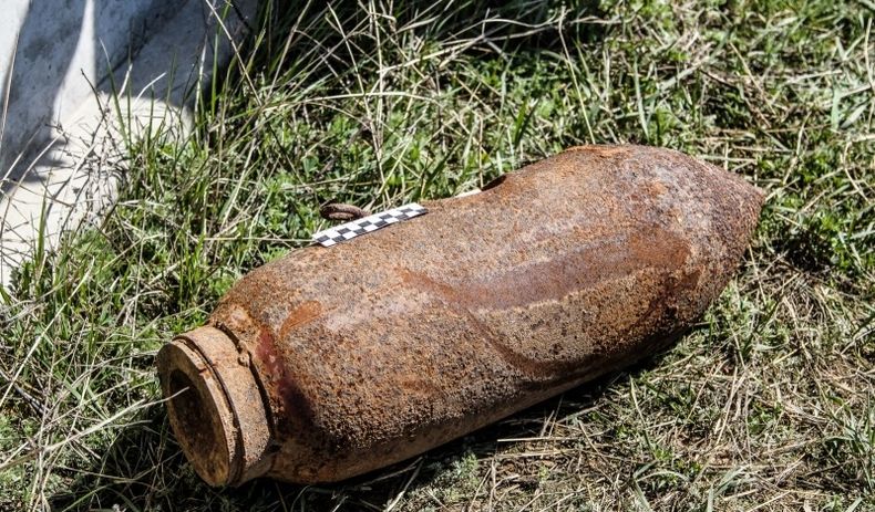Надзвичайні події: На Житомирщине мужчина копал песок, а нашел 50-килограммовую авиционную бомбу
