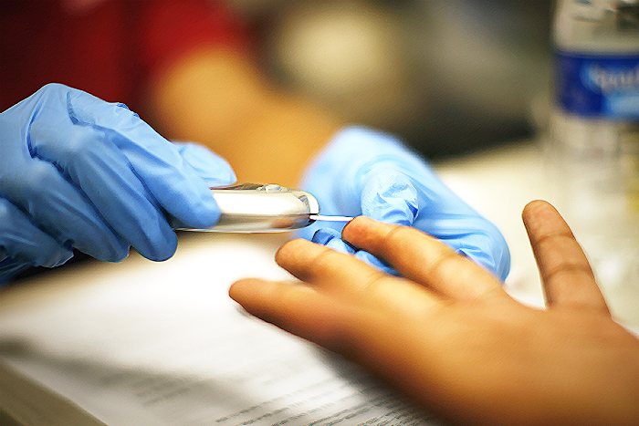 Люди і Суспільство: Житомирянам предлагают бесплатно проверить уровень сахара в крови