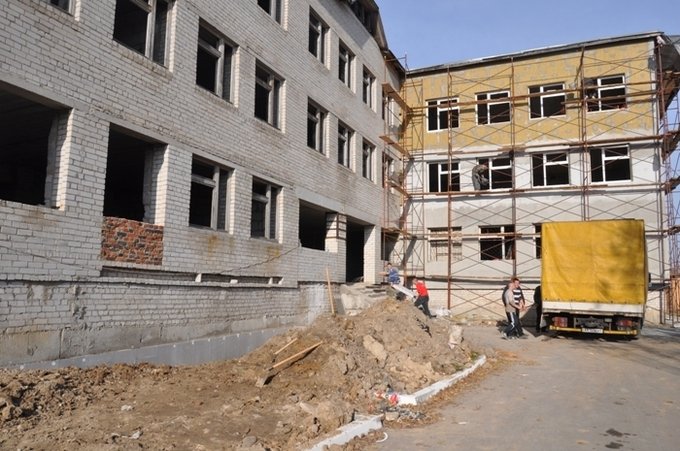 Новини України: В райцентре Житомирской области строится школа почти на 900 учеников. ФОТО