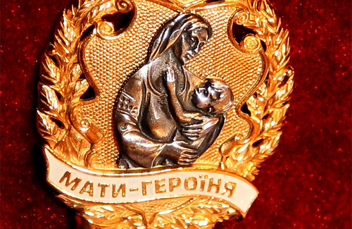 Люди і Суспільство: Четырем многодетным матерям Житомира вручили ордена «Мать-героиня»