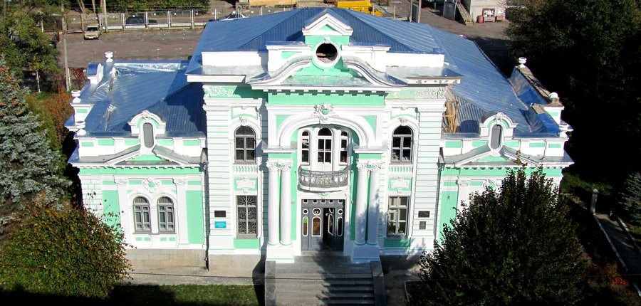 здание реконструировал местный нотариус Филиппов