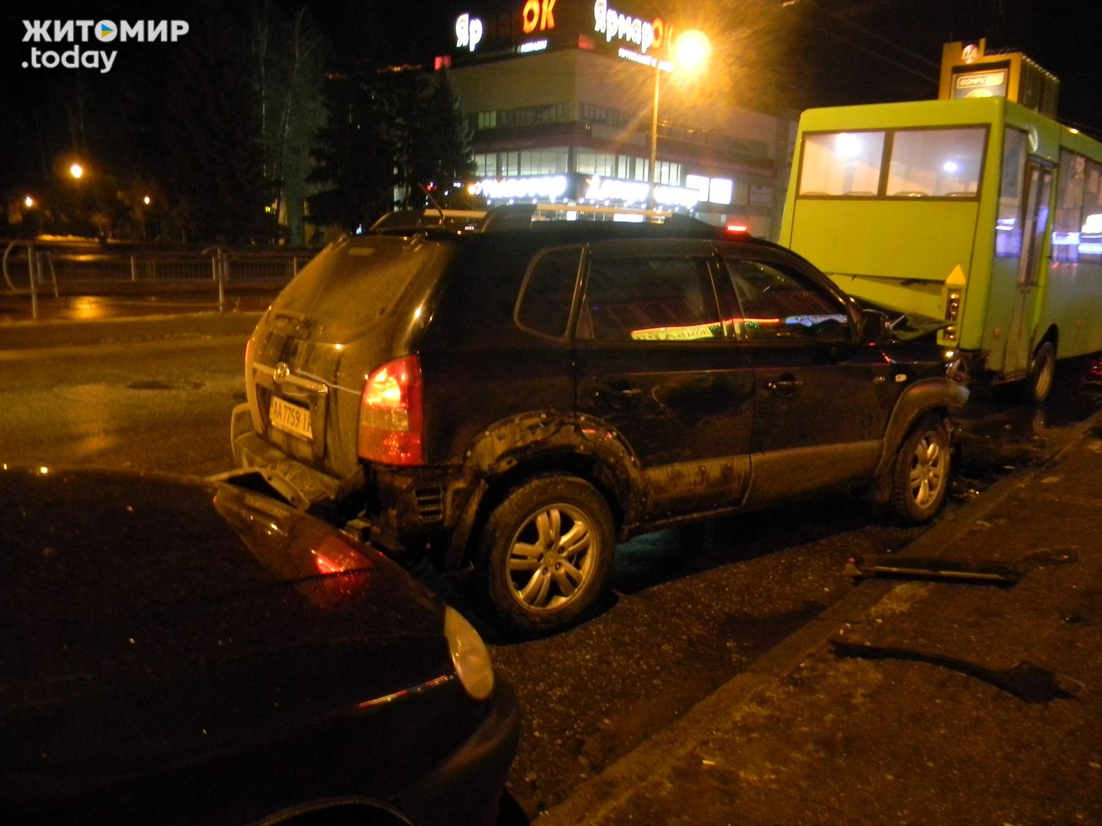 Надзвичайні події: Вечером в Житомире столкнулись сразу 4 автомобиля. ФОТО