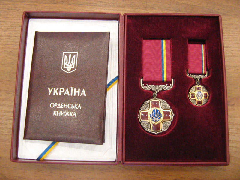 Люди і Суспільство: Порошенко наградил орденом «За заслуги» поселкового голову из Житомирской области