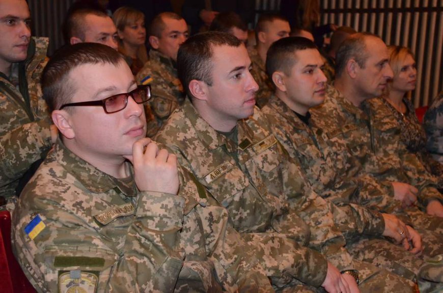 Люди і Суспільство: В Житомире накануне Дня Вооруженных сил Украины наградили военных и волонтеров. ФОТО