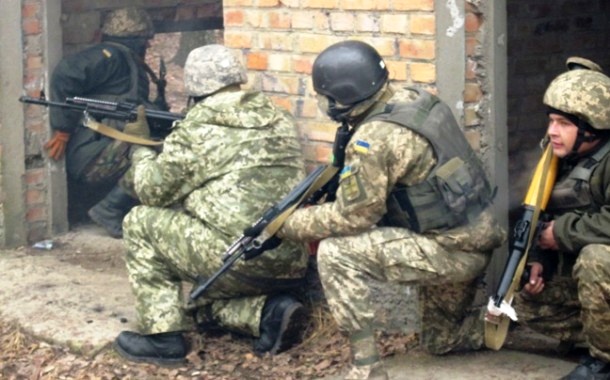Війна в Україні: Британские военные принимали у украинцев экзамены по уличному бою в Житомире. ФОТО