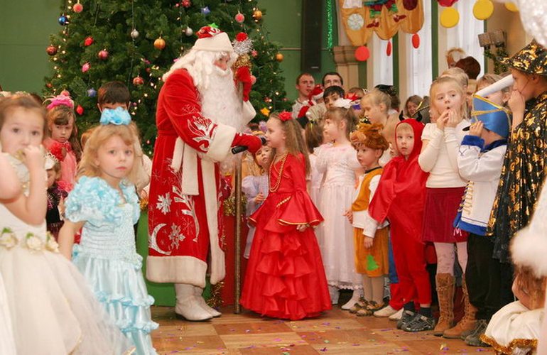 В Житомире 12 тысяч детей бесплатно посетят новогодние представления и получат подарки