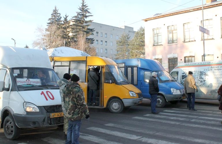 Сегодня активисты перекрывали в Житомире улицу, требуя бесплатный проезд для АТОшников