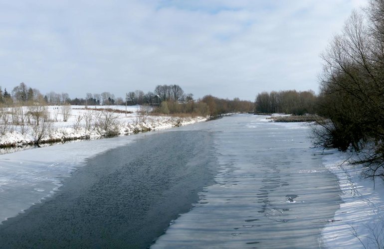 В Житомирской области спасли 18-летнюю девушку, которая упала в ледяную реку