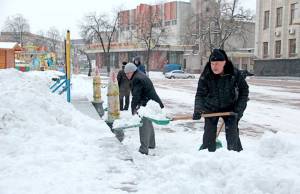 Влада Житомира закликає підприємців прибирати прилеглу територію від снігу