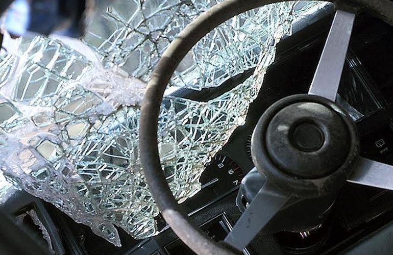 ДТП в Житомирской области: спасатели вырезали из искореженного авто пострадавших мужчин