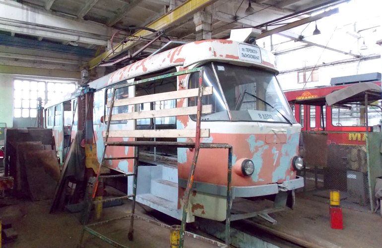 Житомирское ТТУ продолжает восстанавливать старые трамваи. ФОТО