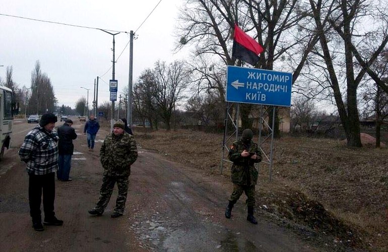 В Житомирской области активисты опять начали блокаду российских грузовиков
