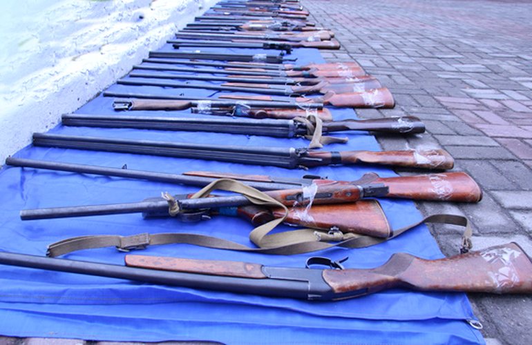 За 2 недели жители Житомирщины добровольно сдали 100 единиц оружия и более 1000 боеприпасов