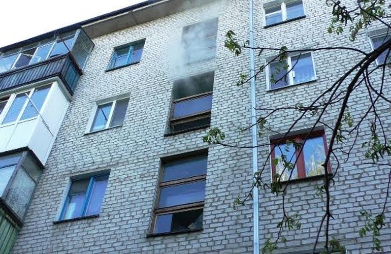 В житомирской многоэтажке во время пожара погиб мужчина