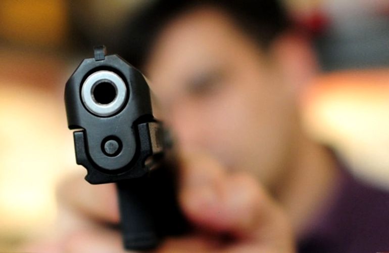 Среди белого дня в Житомире застрелили молодого парня, полиция разыскивает убийцу. ФОТО