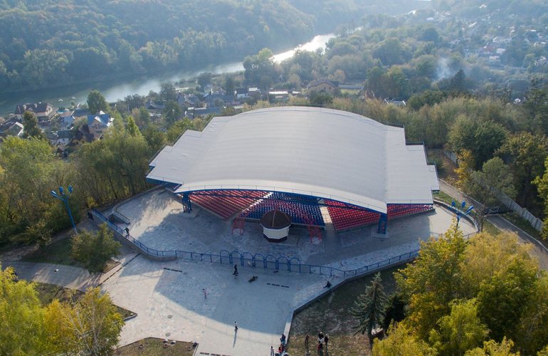 Житомирский университет просит переименовать летний театр «Ракушка»