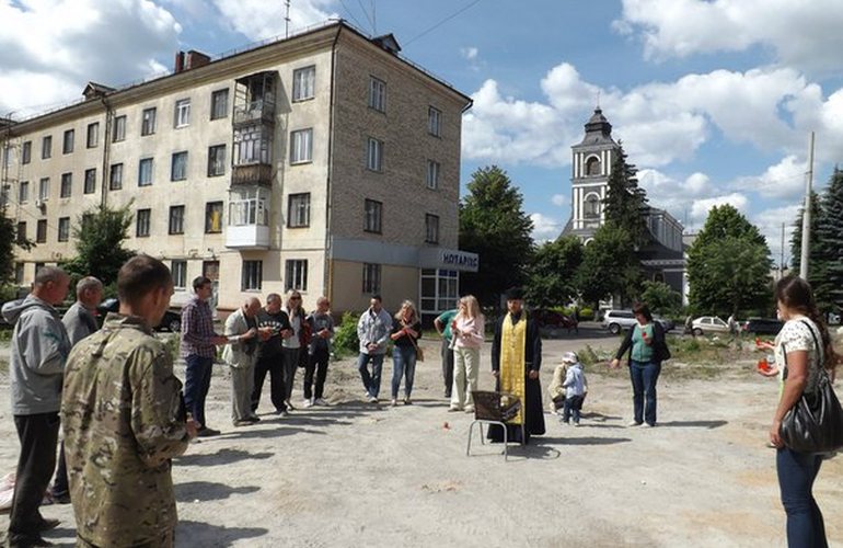 В центре Житомира освятили земельный участок под будущий сквер Героев. ФОТО