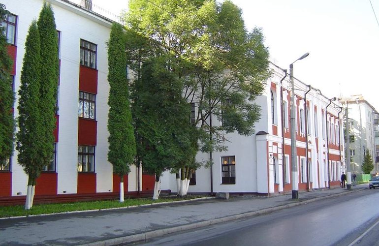 150-летний корпус одной из гимназий Житомира признали аварийным. ФОТО