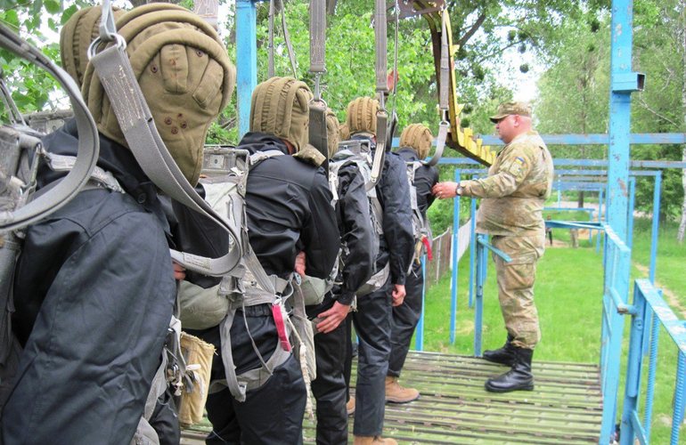 ​Солдаты-срочники проходят курс подготовки в учебном центре в Житомире. ФОТО